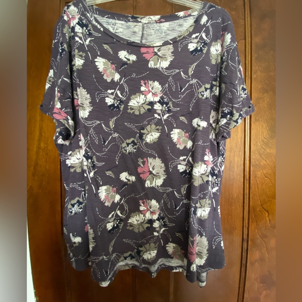 Maurice’s 24/7 T-Shirt Purple Floral print